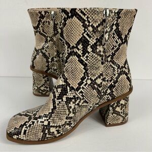 ❤️ Time and Tru Beige Snakeskin Ankle Memory Foam Boots Size 8